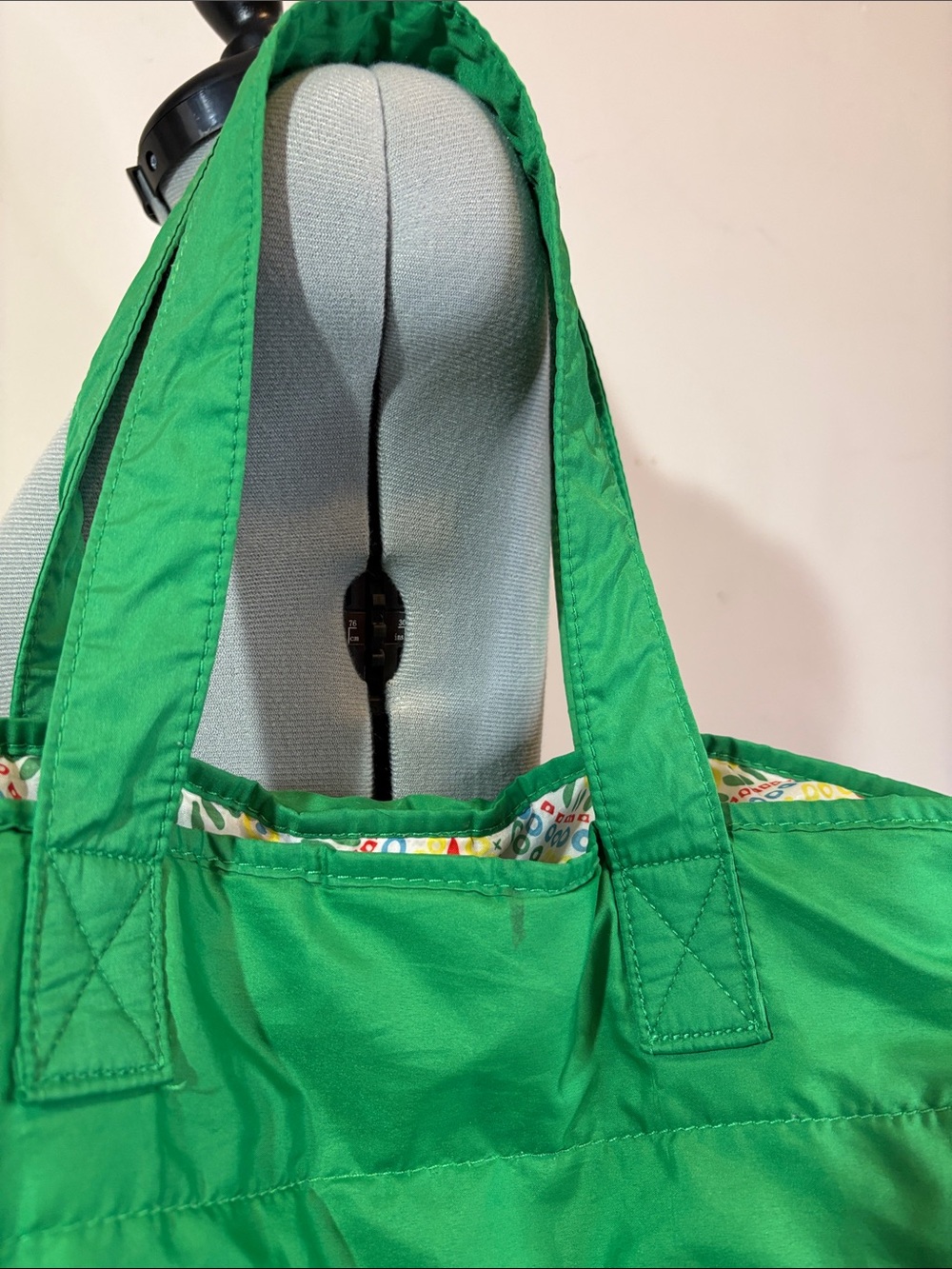 Kelly Green Quilted Nylon Reusable Grocery Shopping Market Tote Printed Lining - Picture 5 of 6